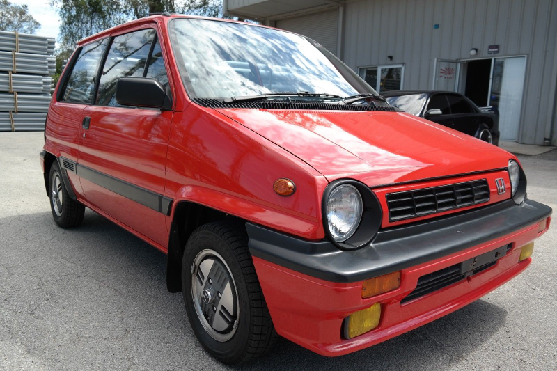 Illustration for article titled You Should Buy This Pristine 1985 Honda City R And Motocompo For $15,000 Right Now